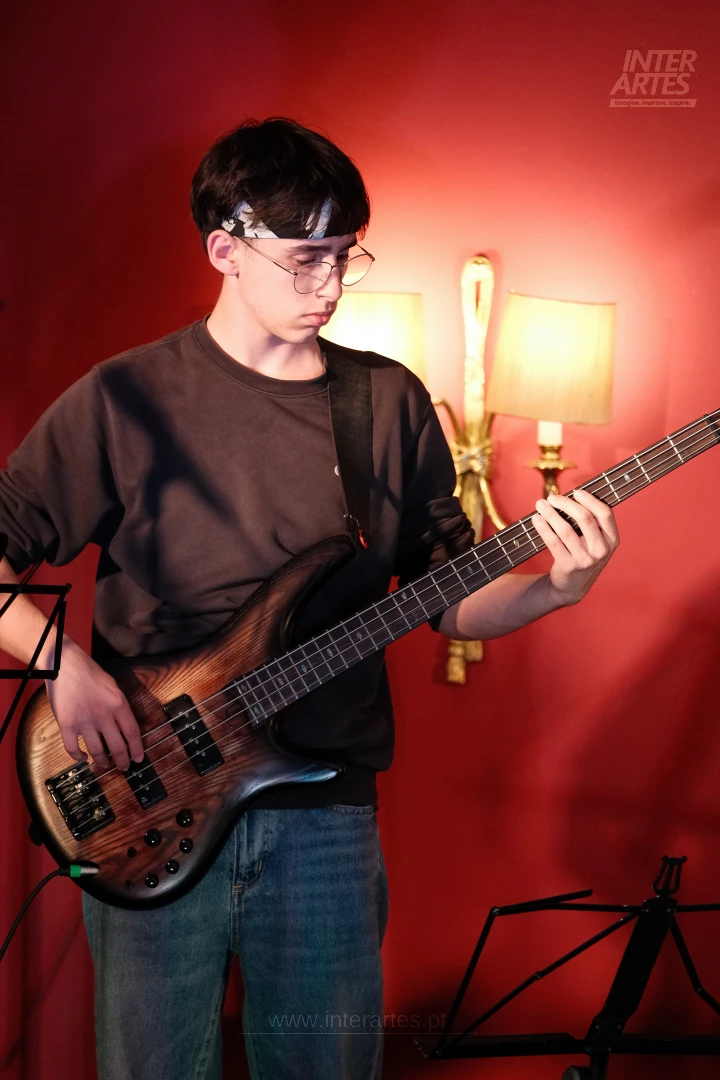 Electric bass student during an Interartes performance